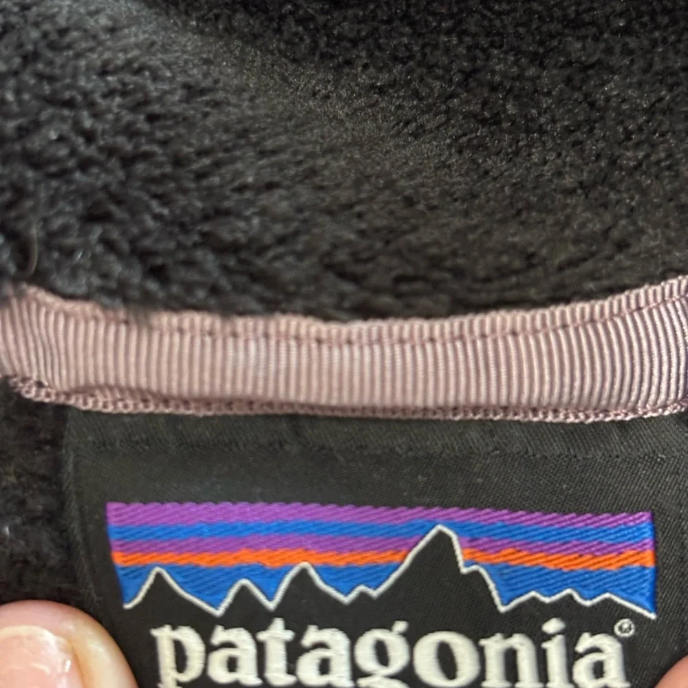 Patagonia Re-tool Snap-T pullover Black Fleece with Purple Trim, flawed‎ SZ S